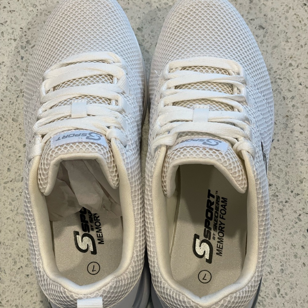 Brand new Men’s Sketcher Sports Memory Foam athletics footwear.